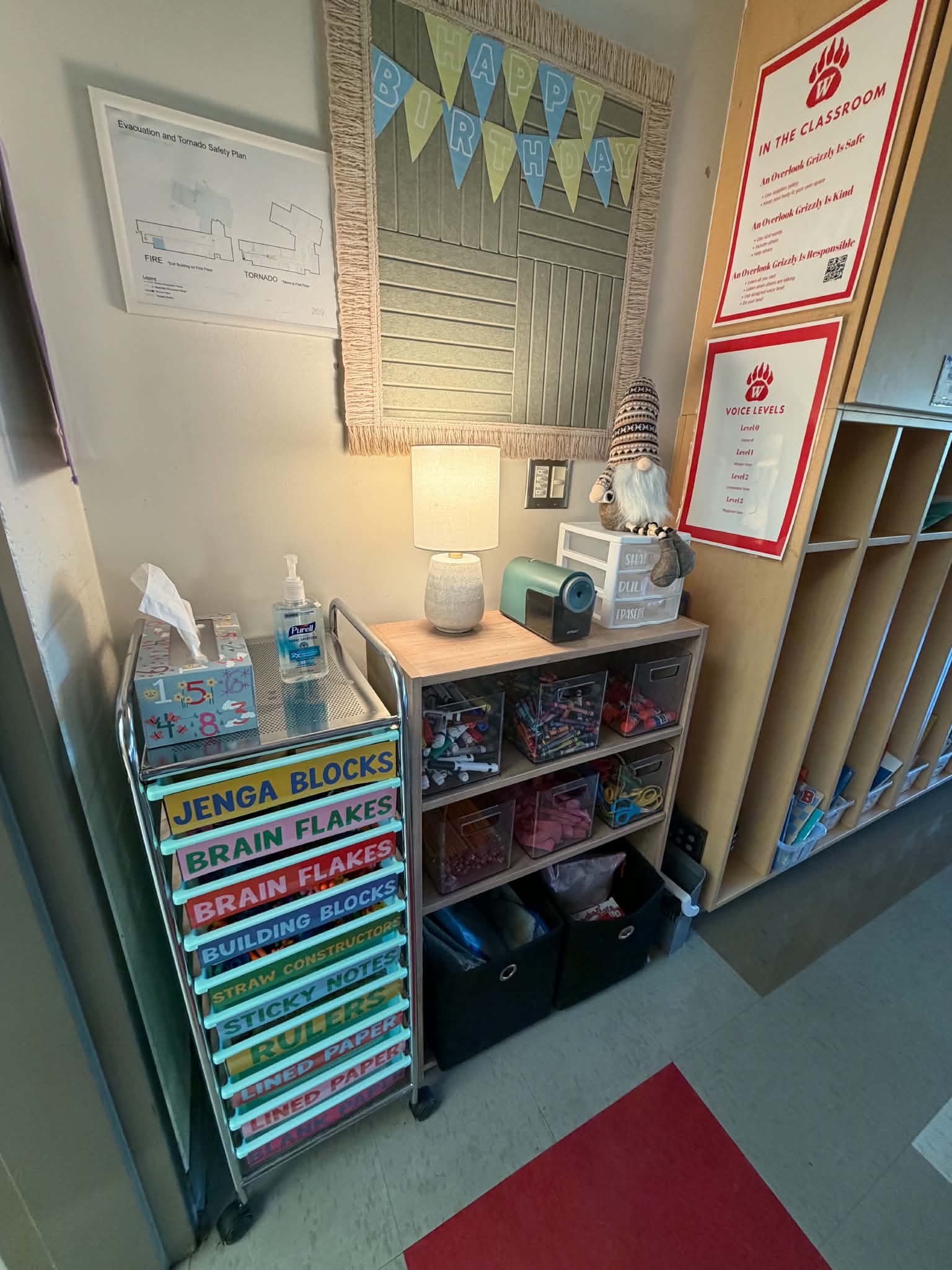 Classroom library with cozy seating